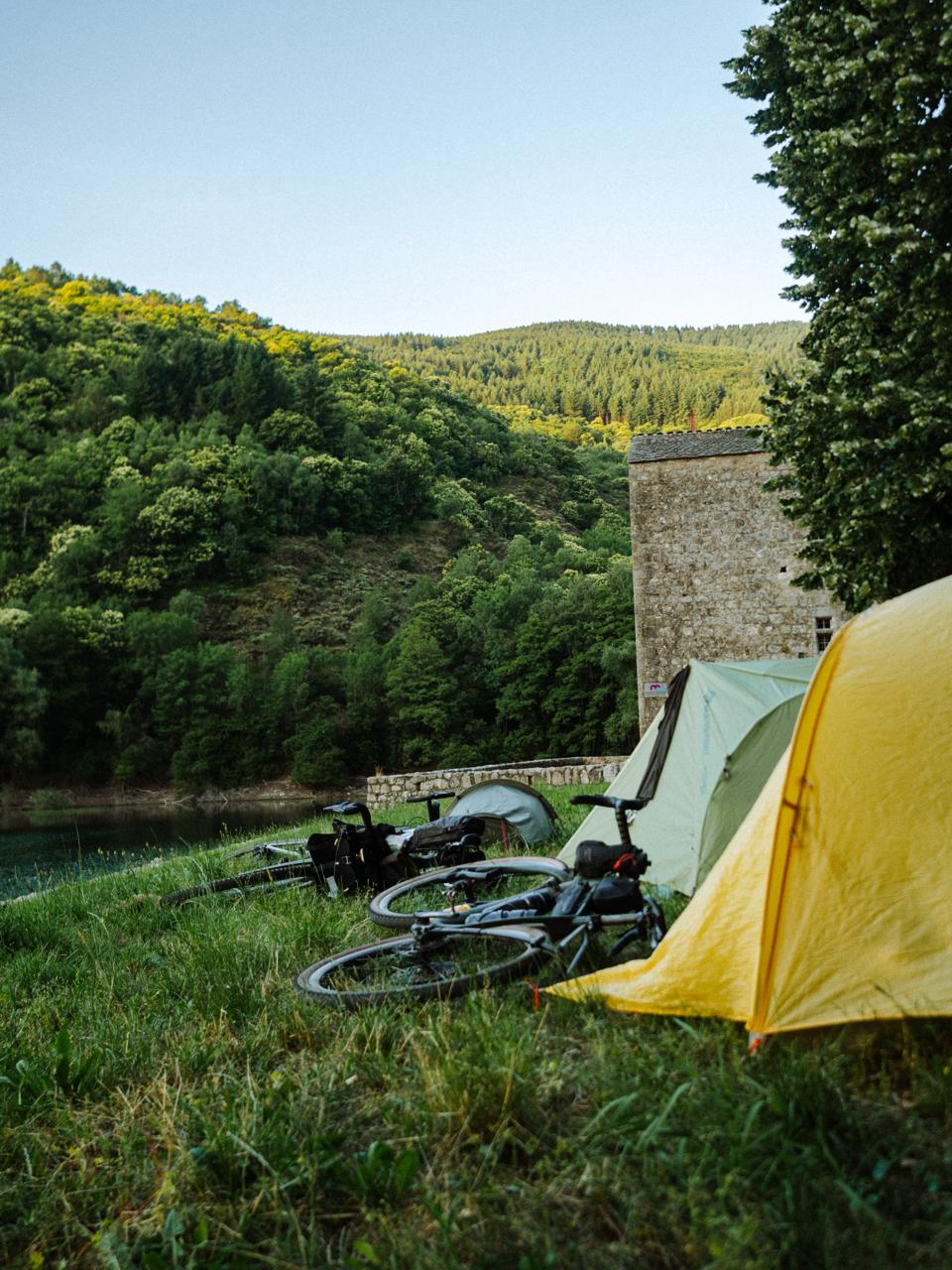 nomad.vanture en Ardèche : 4 jours de gravel et bivouac