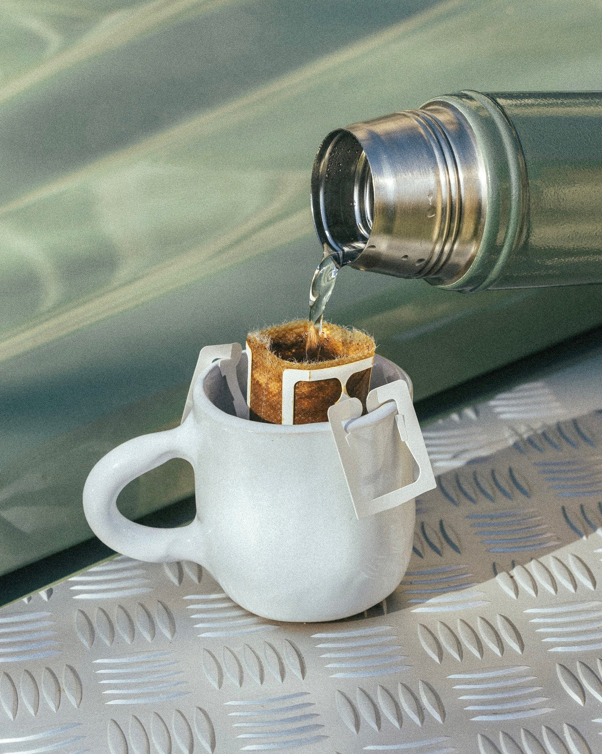 Drip bags ANOM pour les gens en mouvement