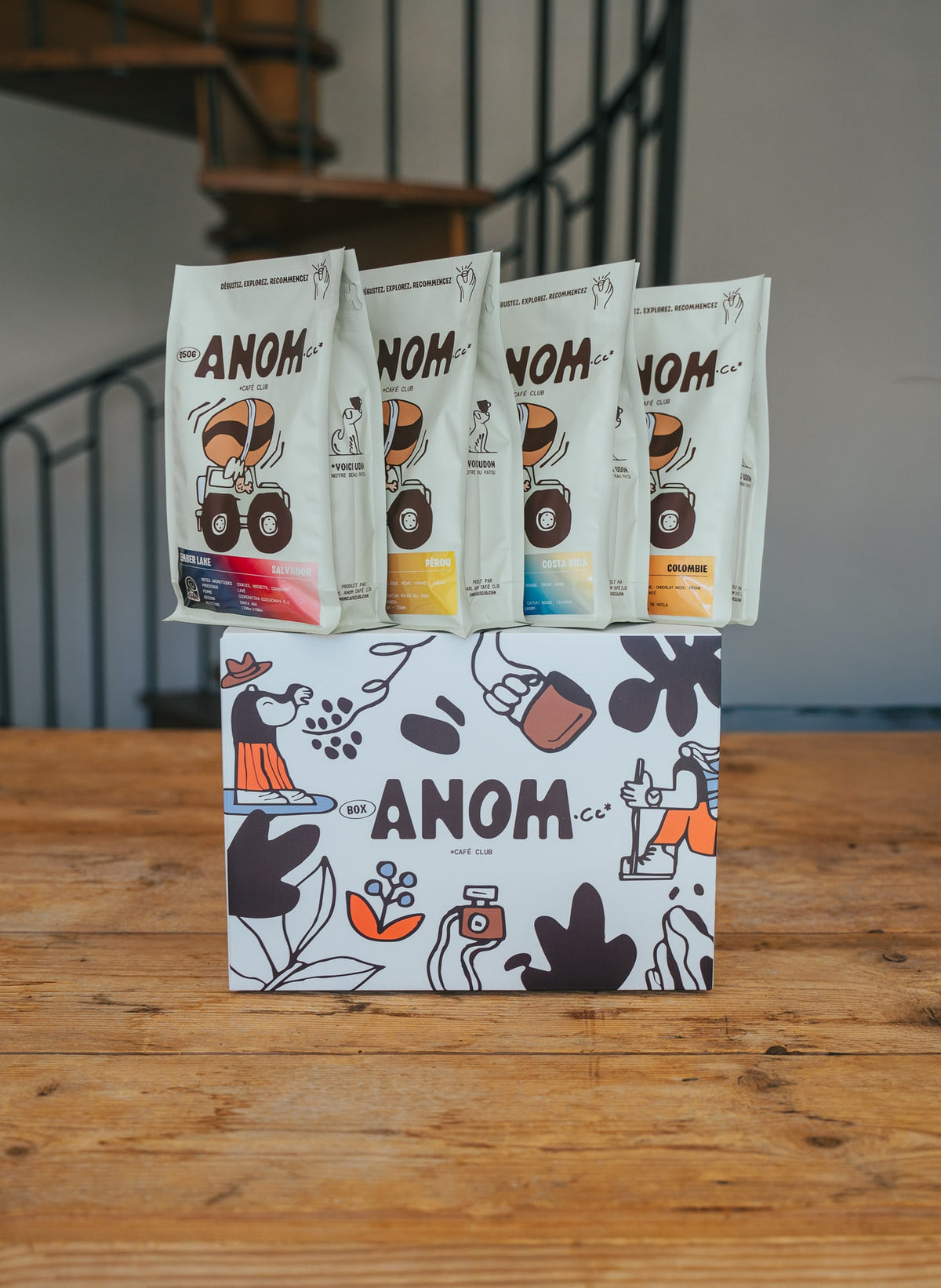 Pampa Box Anom Café Club avec les cafés du Salvador, du Pérou, du Costa Rica et de Colombie