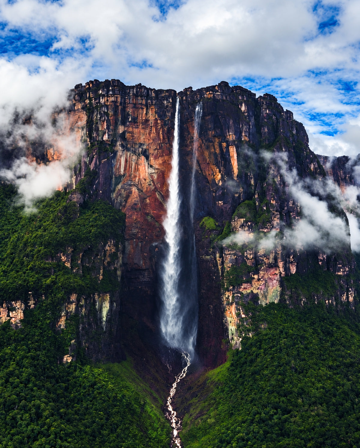 Cascade du Venezuela, version restaurée de la photographie de la carte postale ANOM